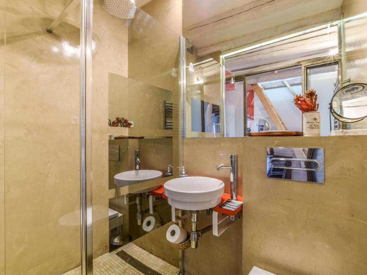 Apartamento En La Plaza De Lavapies Para 4 Personas Madrid Kültér fotó